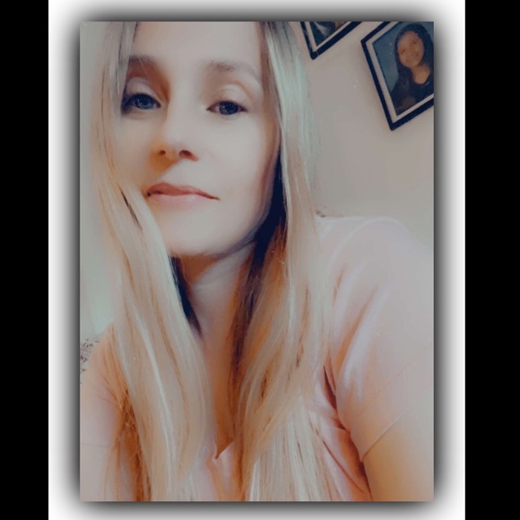 Meet Your Fellow Posh Addict 💜 - Picture 2 of 9